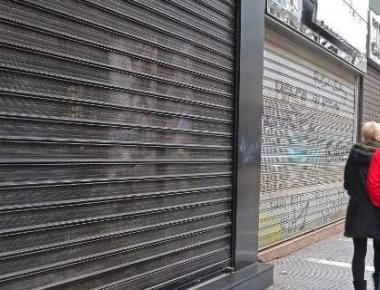 Να ανοίξουν τα κλειστά ακίνητα στο κέντρο της Αθήνας ζητούν οι επιχειρηματίες από τον Φλαμπουράρη